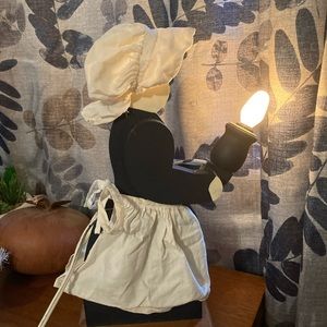 Vintage Colonial girl lamp